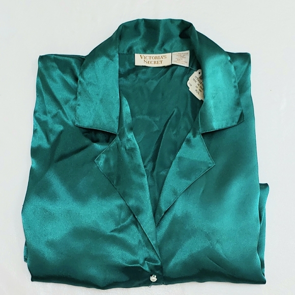 Victoria's Secret Lounging Top - Picture 2 of 3